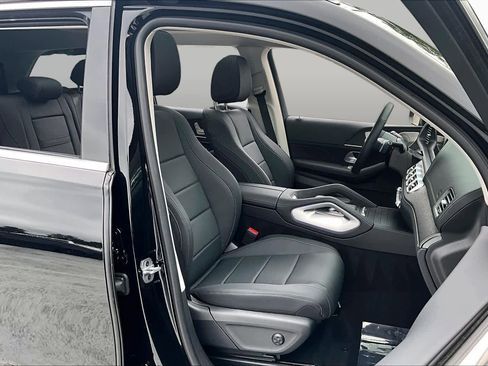 Used 2026 Mercedes-Benz GLS 450 4MATIC image 9