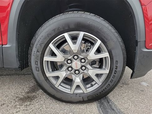 Used 2023 GMC Acadia SLE w/ Driver Convenience Package image 5