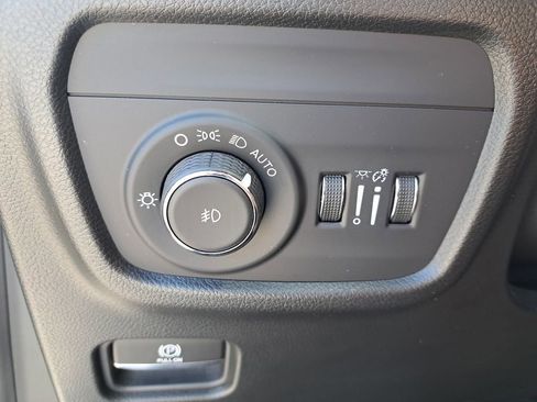 Used 2022 Jeep Grand Cherokee Overland w/ Luxury Tech Group IV image 30