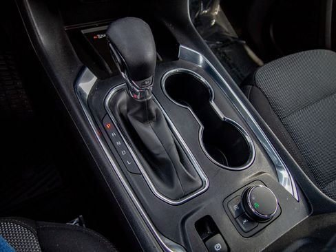 Used 2023 Chevrolet Traverse LT image 19