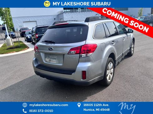 Used 2011 Subaru Outback 2.5i Premium w/ All-Weather Pkg AWD/4WD image 6