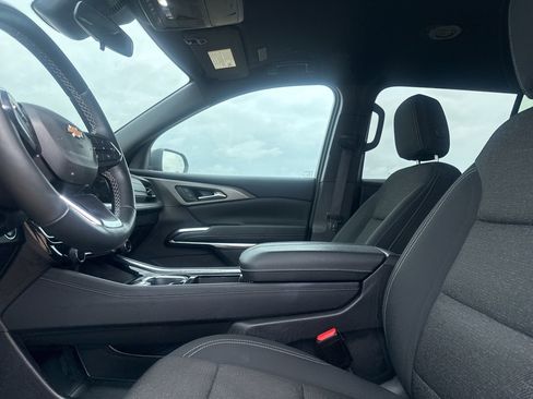 Used 2025 Chevrolet Traverse LT image 37