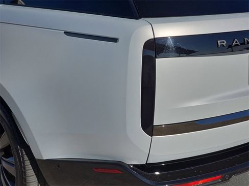 Certified 2024 Land Rover Range Rover SV image 36