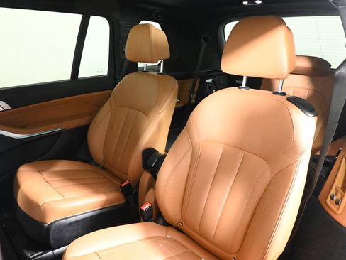 Used 2022 BMW X7 xDrive40i w/ M Sport Package AWD/4WD image 4