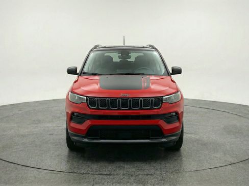 Used 2025 Jeep Compass Trailhawk AWD/4WD image 2
