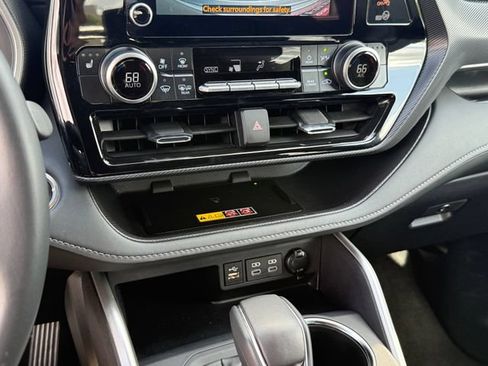 Used 2025 Toyota Highlander XSE AWD/4WD image 21