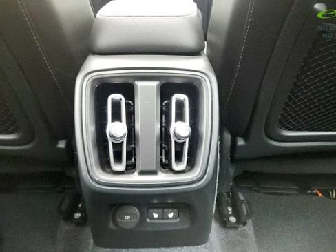 Used 2024 Volvo XC40 B5 Plus w/ Protection Package Premier AWD/4WD image 56