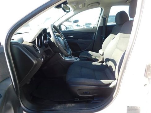Used 2016 Chevrolet Cruze LT image 10