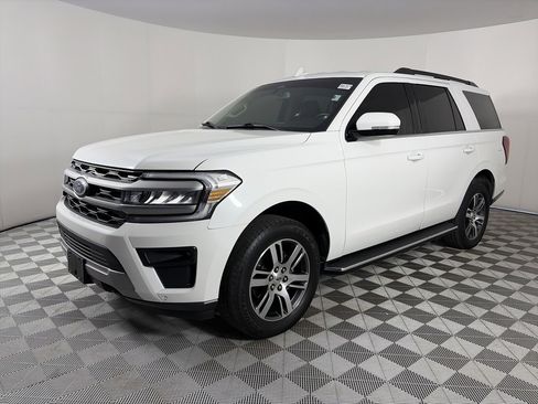 Certified 2022 Ford Expedition XLT image 3