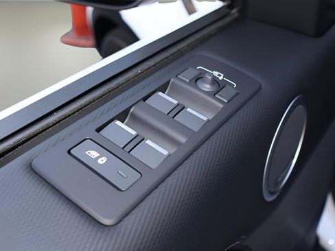 New 2026 Land Rover Discovery Dynamic SE AWD/4WD image 11