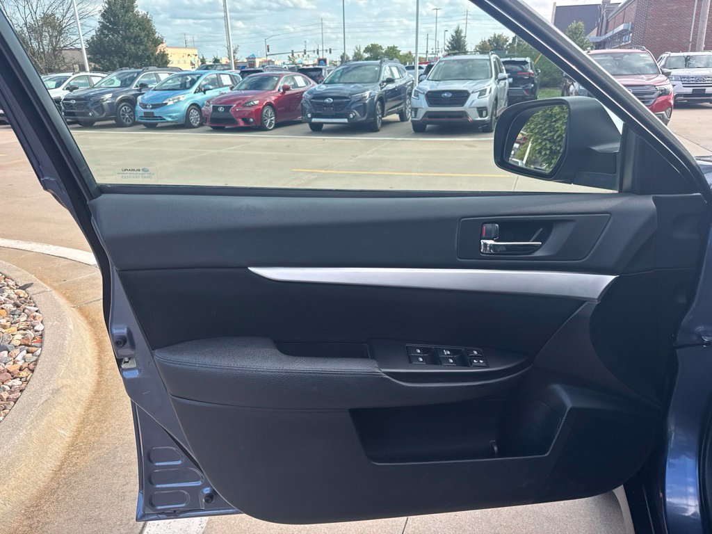 Used 2013 Subaru Outback 2.5i Premium AWD/4WD image 13