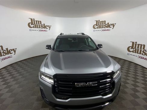 Certified 2023 GMC Acadia SLE w/ Driver Convenience Package image 3