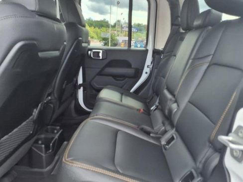 New 2025 Jeep Gladiator Sport image 8