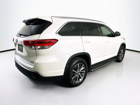 Used 2019 Toyota Highlander XLE image 9