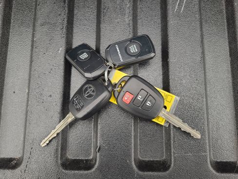 Certified 2023 Toyota Tacoma SR image 30