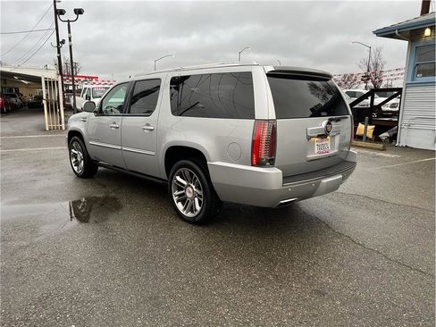 Used 2013 Cadillac Escalade ESV Premium image 4