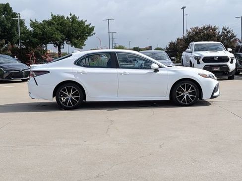 Used 2024 Toyota Camry SE FWD image 4
