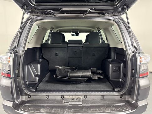 Certified 2020 Toyota 4Runner SR5 RWD image 31