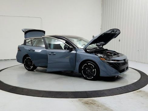 New 2026 Nissan Sentra SR w/ SR Premium Package image 9