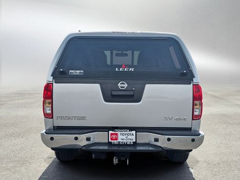 Used 2016 Nissan Frontier SV w/ SV Value Truck Package AWD/4WD image 4