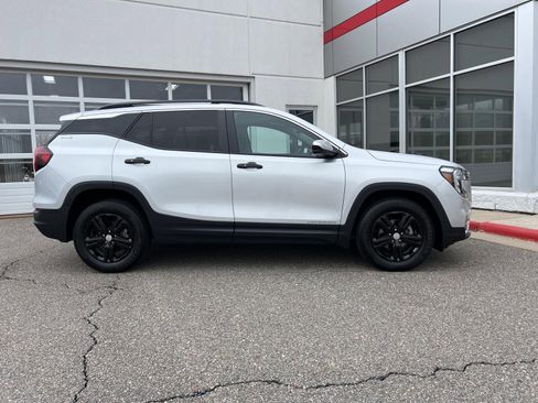 Used 2022 GMC Terrain SLE w/ Driver Convenience Package AWD/4WD image 11