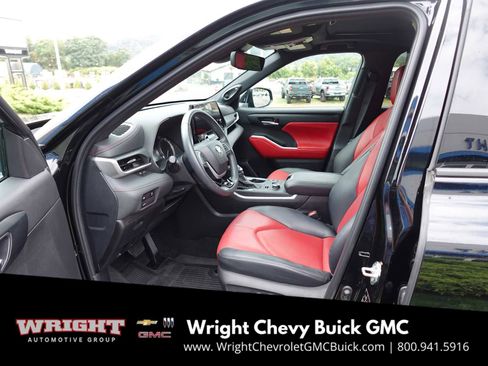 Used 2024 Toyota Highlander XSE image 12