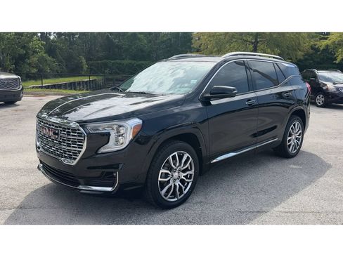Certified 2024 GMC Terrain Denali w/ Denali Premium Package AWD/4WD image 4