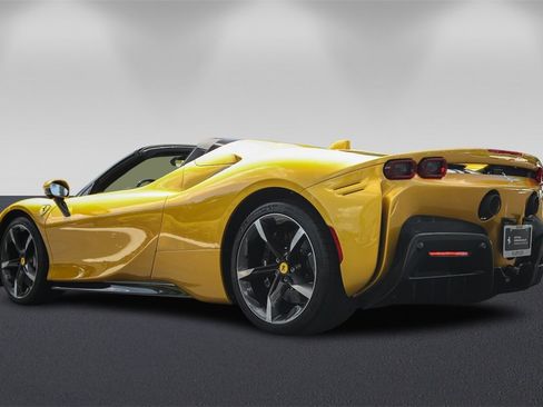 Used 2024 Ferrari SF90 Spider image 5