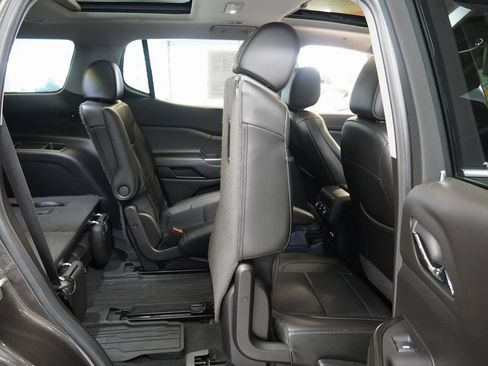 Used 2020 GMC Acadia SLT w/ Driver Alert Package II image 32