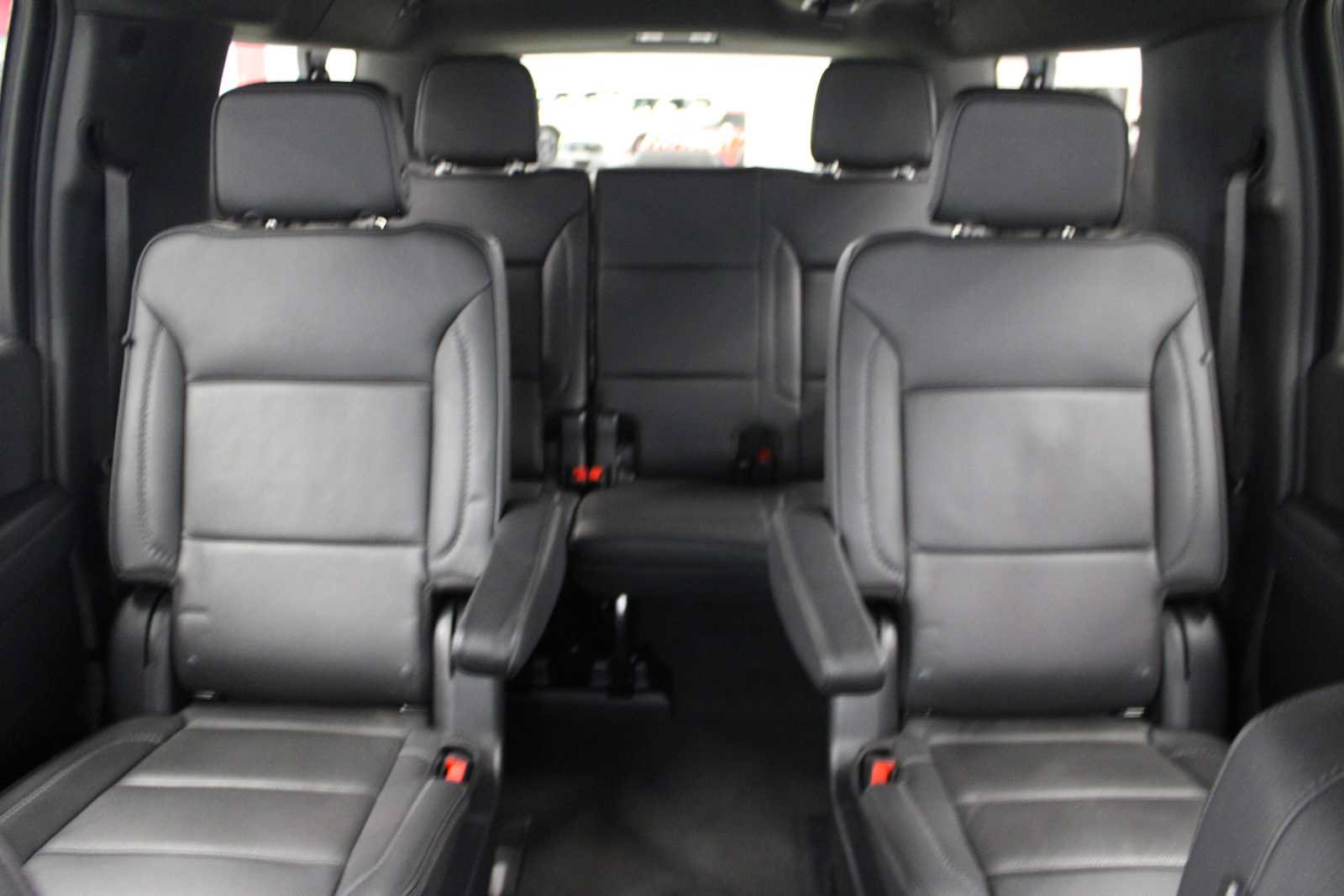 Used 2025 GMC Yukon XL Denali AWD/4WD image 46