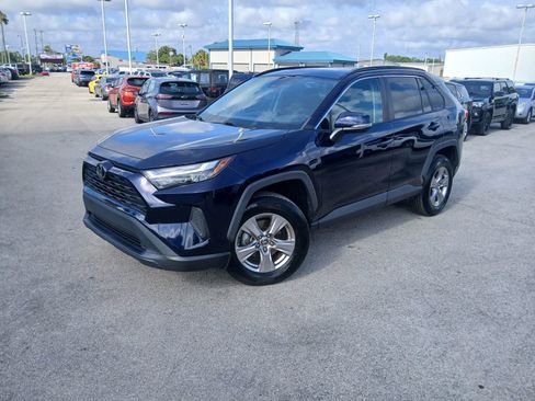 Used 2022 Toyota RAV4 XLE w/ Convenience Package FWD image 1