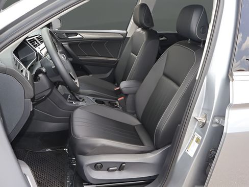 Used 2024 Volkswagen Tiguan SE FWD image 12