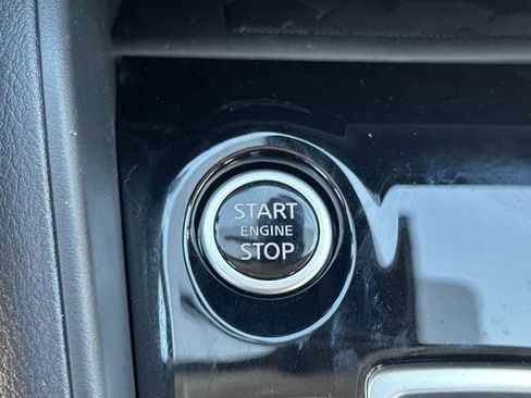 New 2025 Nissan Versa SR w/ Trunk Package image 6