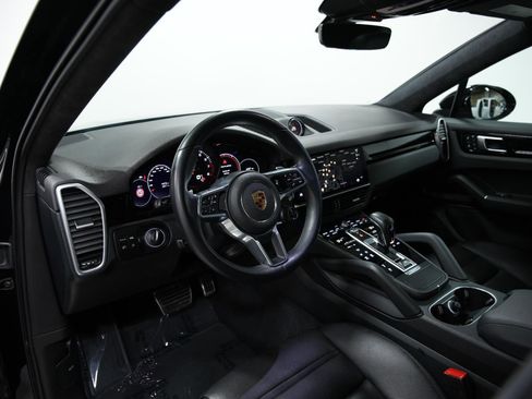 Used 2022 Porsche Cayenne S image 32