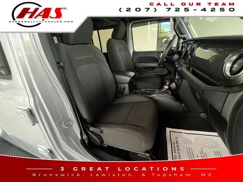Used 2023 Jeep Gladiator Overland AWD/4WD image 11