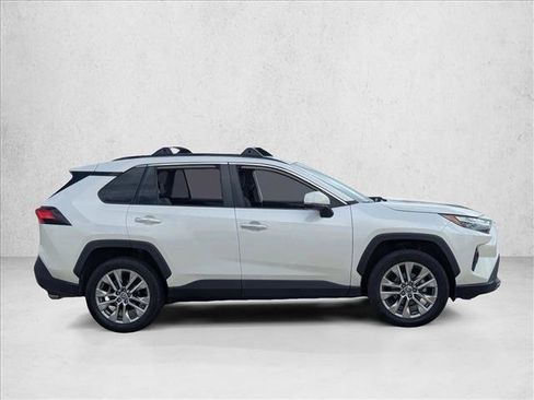 Used 2022 Toyota RAV4 Limited image 4