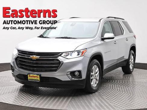 Used 2021 Chevrolet Traverse LT image 1
