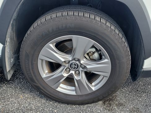 Used 2024 Toyota RAV4 XLE w/ Convenience Package FWD image 9