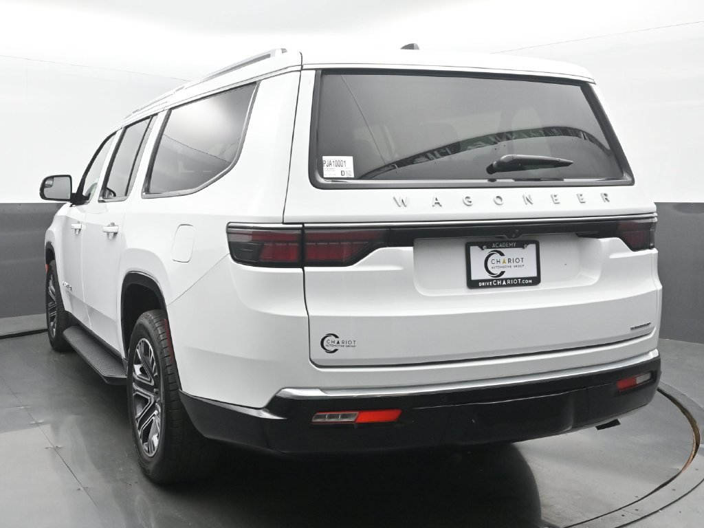 Used 2024 Jeep Wagoneer L Series II AWD/4WD image 4