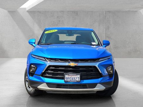 Used 2025 Chevrolet Blazer LT FWD image 2