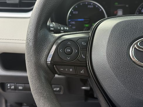 Used 2021 Toyota RAV4 XLE w/ Convenience Package image 17