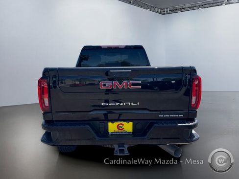 Used 2023 GMC Sierra 2500 Denali w/ Denali Black Diamond Edition AWD/4WD image 4