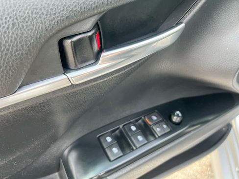 Used 2020 Toyota Camry LE image 14