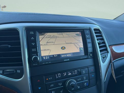 Used 2011 Jeep Grand Cherokee Overland AWD/4WD image 17