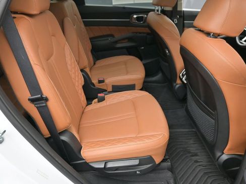 Used 2023 Kia Sorento SX Prestige image 9