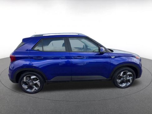 Used 2025 Hyundai Venue SEL FWD image 16