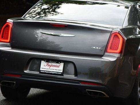 Used 2019 Chrysler 300 S image 10