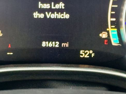 Used 2023 Chrysler Pacifica Touring-L image 18