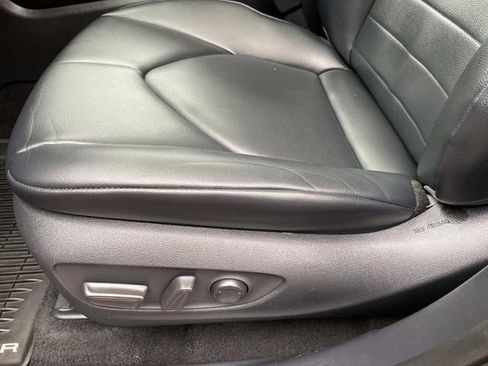 Used 2020 Toyota Highlander XLE image 30