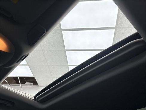 Used 2017 INFINITI QX60 Luxe w/ Deluxe Technology Package image 40